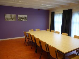 Trefpunt Zwartsluis paarse zaal
